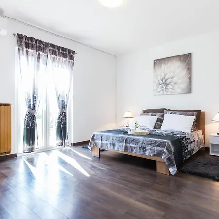 Nikola Free Parking Bbq Zara