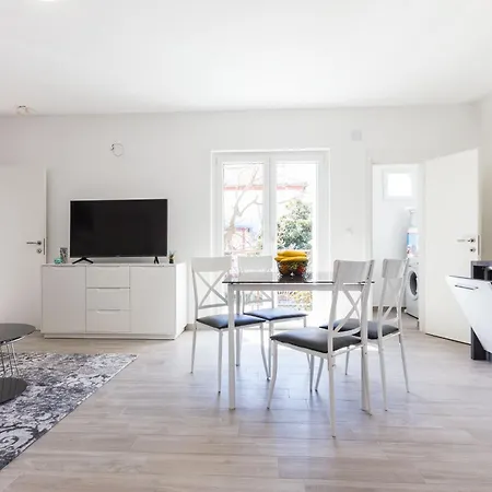 Nikola Free Parking Bbq * Zara