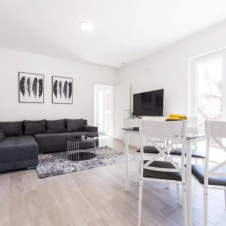 Nikola Free Parking Bbq * Zara