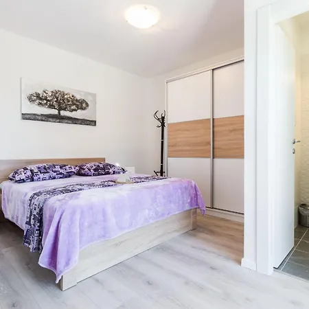 Nikola Free Parking Bbq *