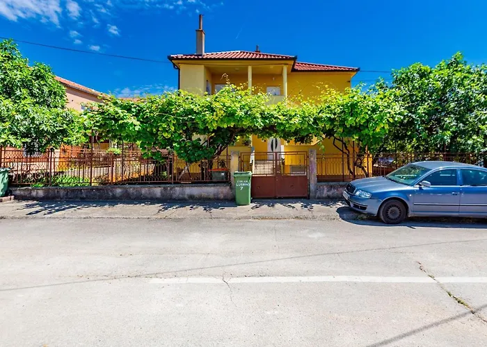 Nikola Free Parking Bbq 公寓 扎达尔