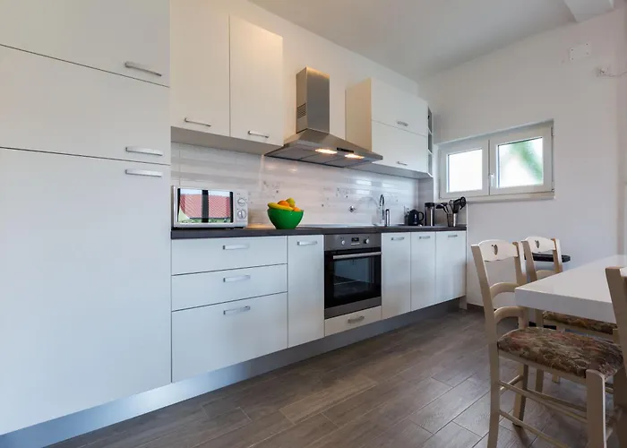 Nikola Free Parking Bbq * 扎达尔