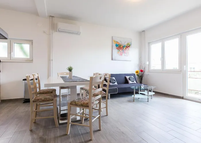 Nikola Free Parking Bbq * 扎达尔