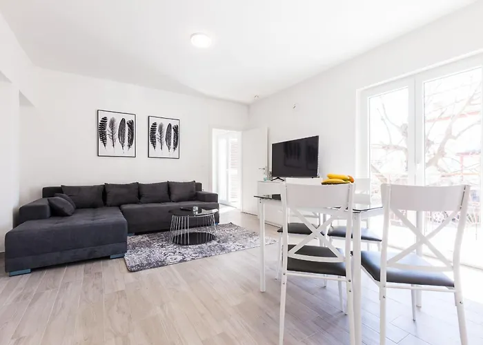 Nikola Free Parking Bbq * 扎达尔