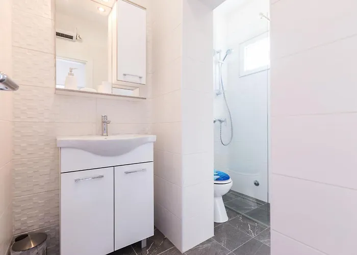 Nikola Free Parking Bbq 扎达尔