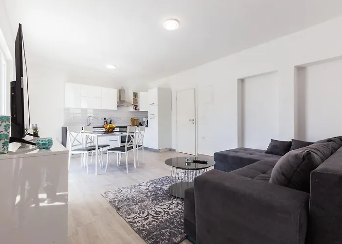 Nikola Free Parking Bbq